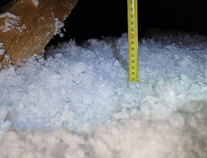 Zateplení stropu novostavby rodinného domu pomocí foukané izolace